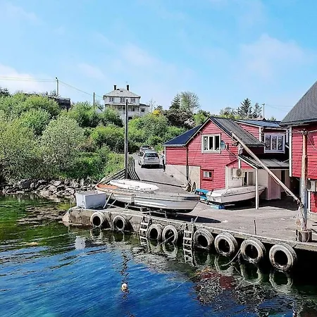 Casa vacanze Three-bedroom Holiday In Rubbestadneset