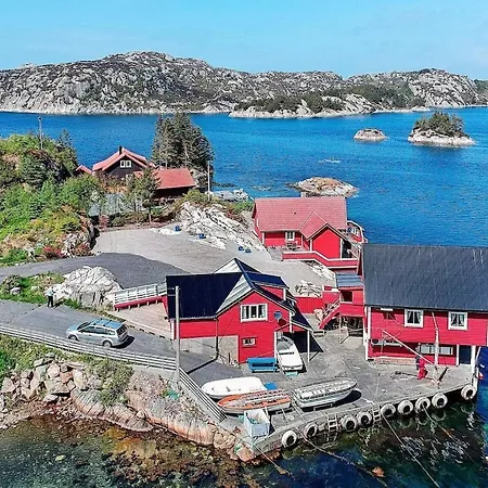 Three-bedroom Holiday In Rubbestadneset Casa vacanze
