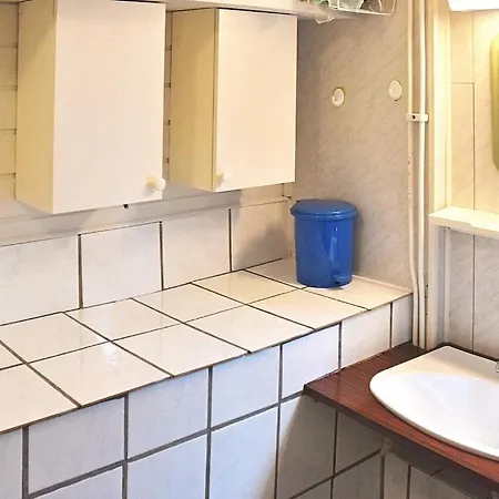 Casa vacanze Three-bedroom Holiday In Rubbestadneset