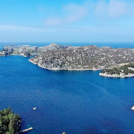 Three-bedroom Holiday In Rubbestadneset *