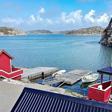 Three-bedroom Holiday In Rubbestadneset