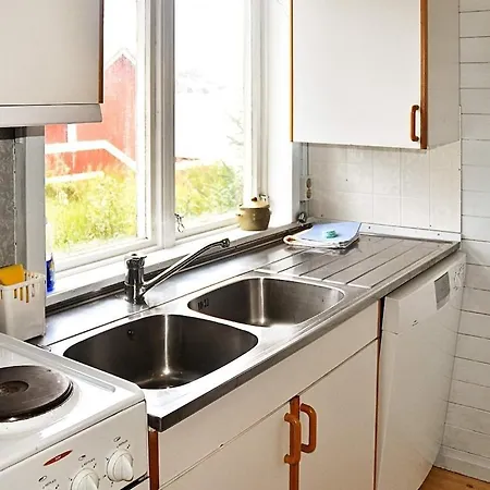 Three-bedroom Holiday In Rubbestadneset * Rolvsnes