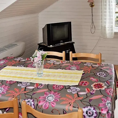 Casa vacanze Three-bedroom Holiday In Rubbestadneset