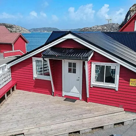 Three-bedroom Holiday In Rubbestadneset *